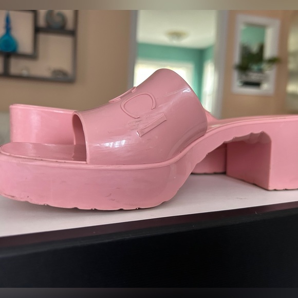 GUCCI WILD ROSE SANDAL π‘ - Picture 3 of 9